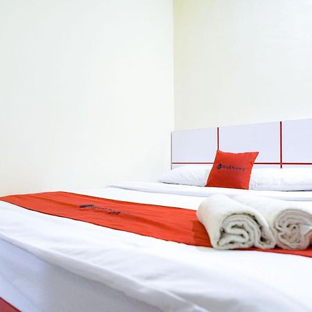 Готель Reddoorz At Buah Batu 5 Бандунг Екстер'єр фото