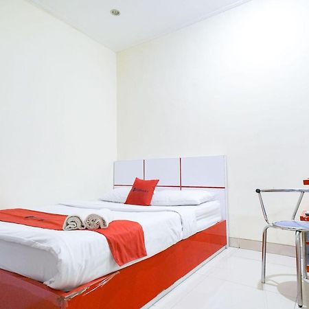 Готель Reddoorz At Buah Batu 5 Бандунг Екстер'єр фото