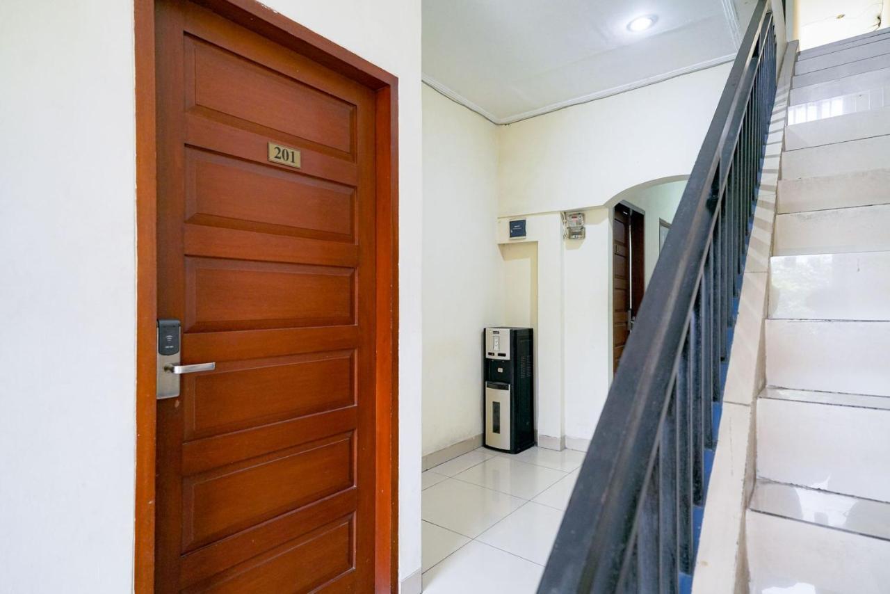 Готель Reddoorz At Buah Batu 5 Бандунг Екстер'єр фото