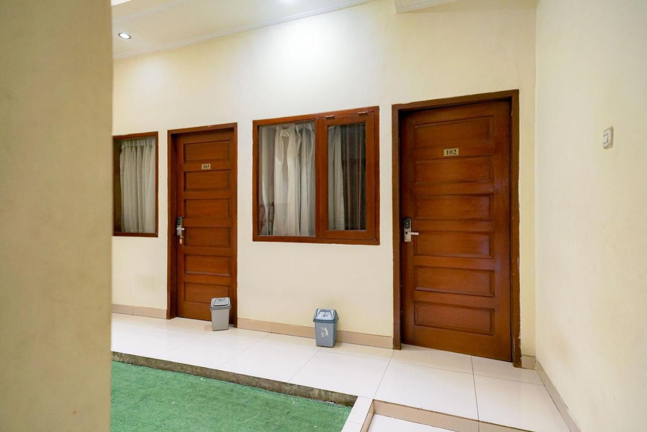 Готель Reddoorz At Buah Batu 5 Бандунг Екстер'єр фото