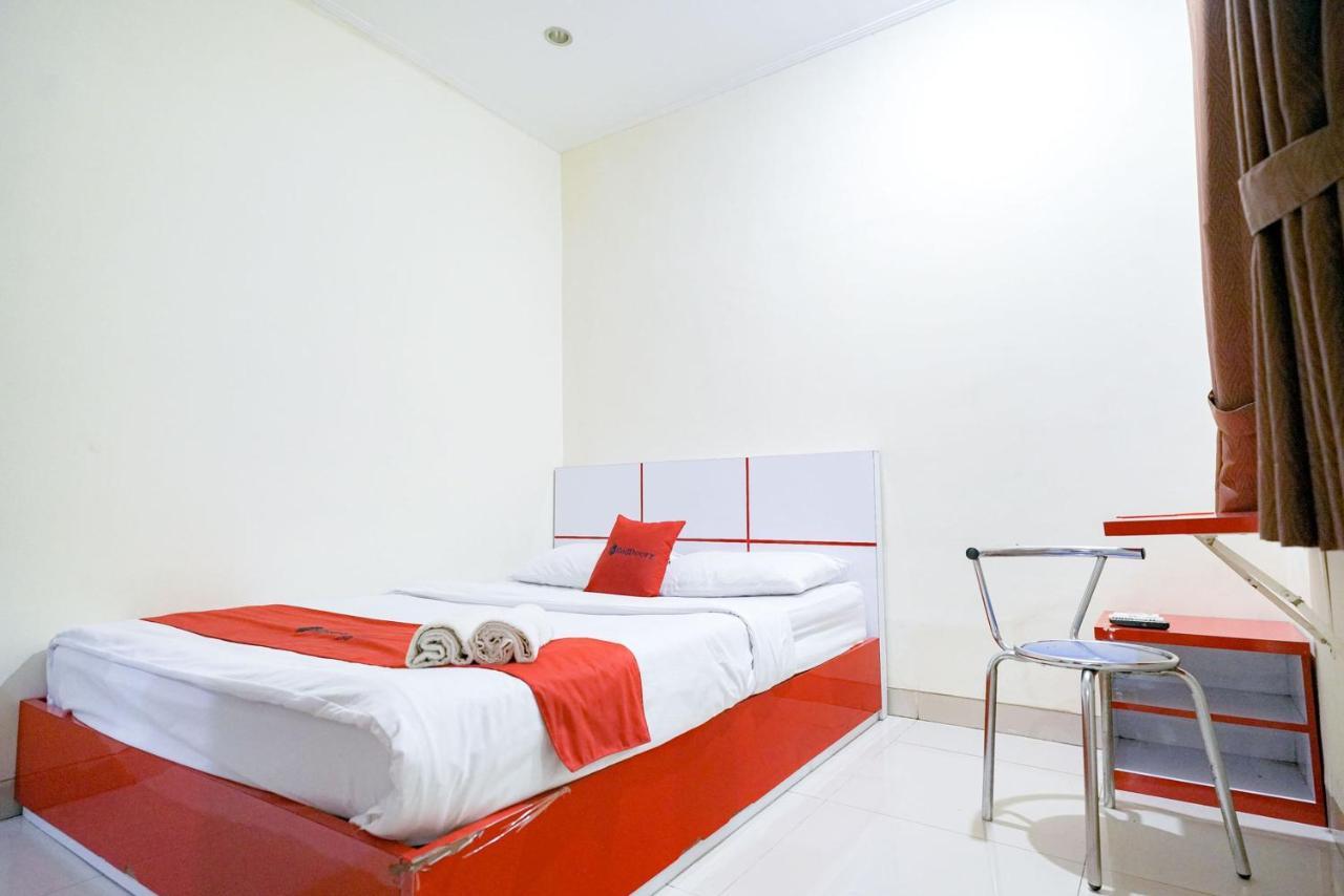 Готель Reddoorz At Buah Batu 5 Бандунг Екстер'єр фото