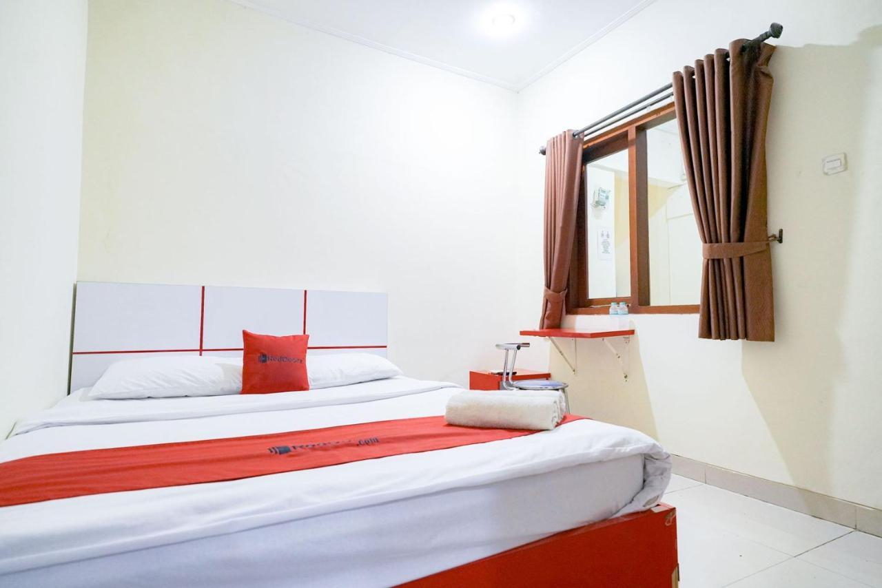 Готель Reddoorz At Buah Batu 5 Бандунг Екстер'єр фото