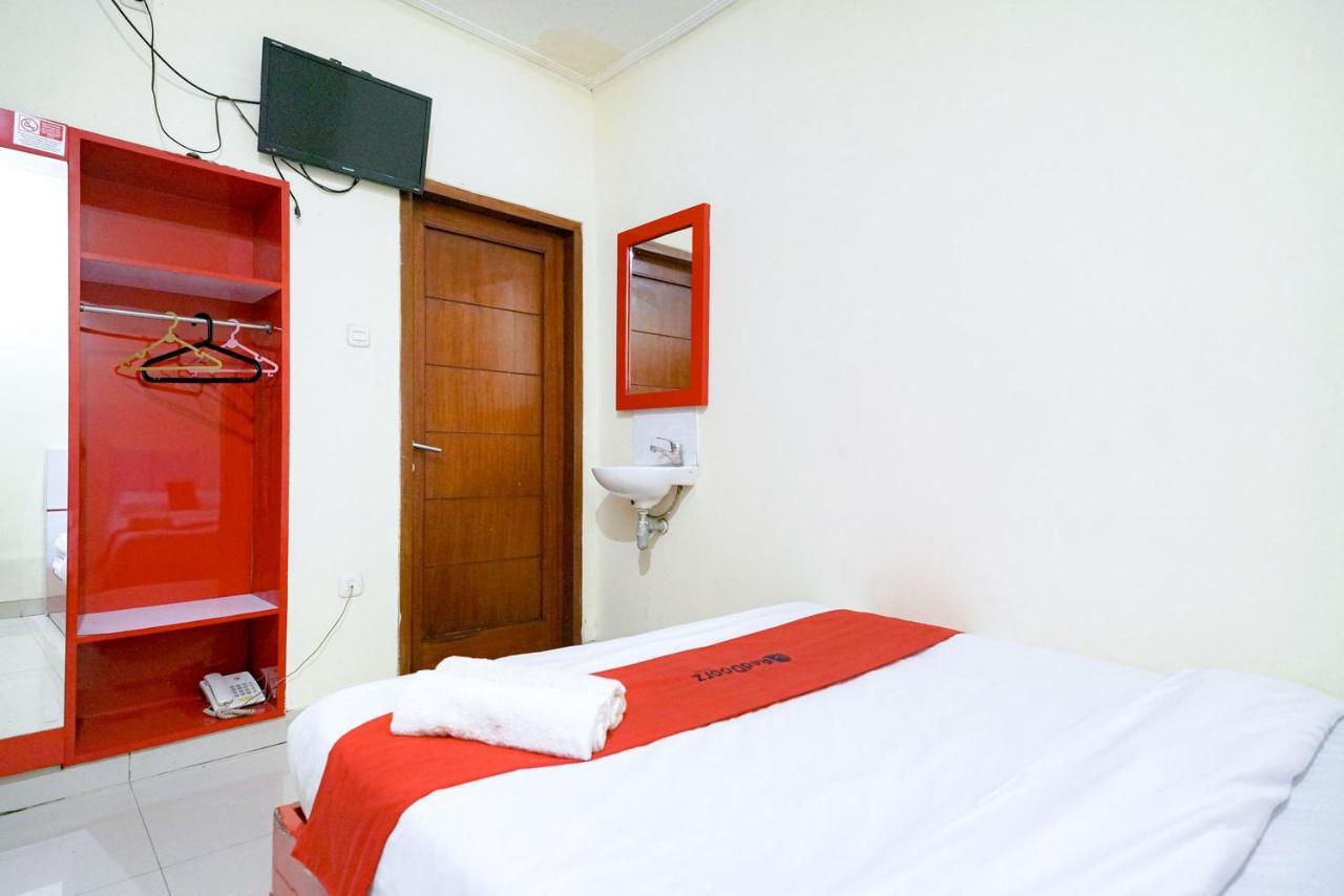 Готель Reddoorz At Buah Batu 5 Бандунг Екстер'єр фото