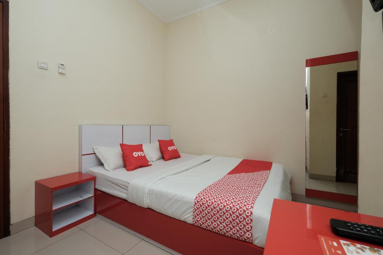 Готель Reddoorz At Buah Batu 5 Бандунг Екстер'єр фото