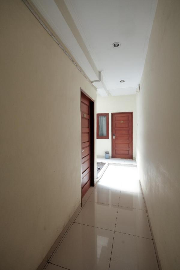 Готель Reddoorz At Buah Batu 5 Бандунг Екстер'єр фото